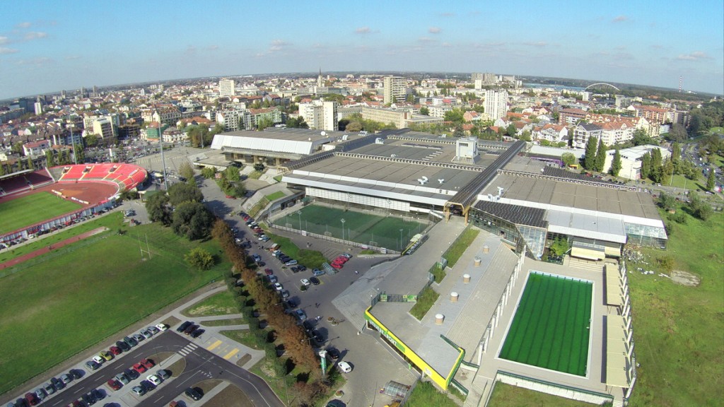 O Centro Desportivo Spc Vojvodina Comumente Designado Por Spens é Um Local  Multifuncional Localizado Em Novi Sad Vojvodina Serbia. Fotografia  Editorial - Imagem de tristeza, elementar: 179021977