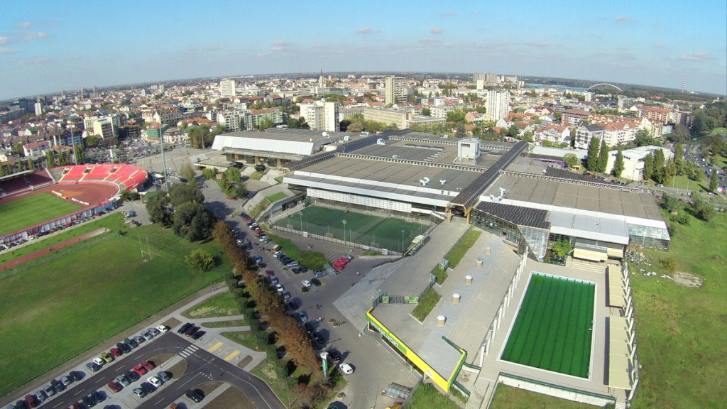 O Centro Desportivo Spc Vojvodina Comumente Designado Por Spens é Um Local  Multifuncional Localizado Em Novi Sad Vojvodina Serbia. Imagem de Stock  Editorial - Imagem de cestas, elevado: 179021974