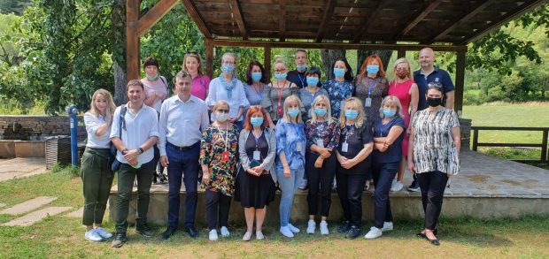 Women ambassadors came to Pirot to weave kilims